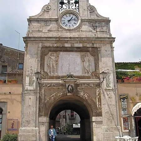 Donna Etrusca Sutri
